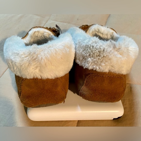 💥Tommy Bahama Fuzzy lined Leather Suede Moccasins💥 - Picture 5 of 8